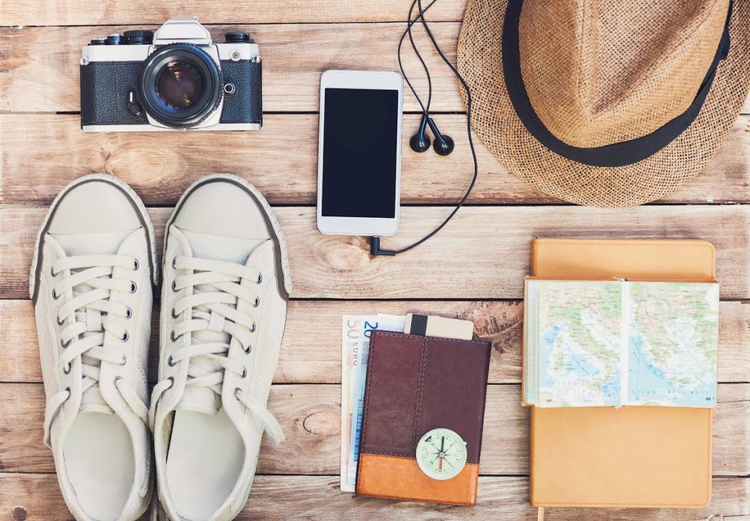 10 Essential Things to Pack for Travelling